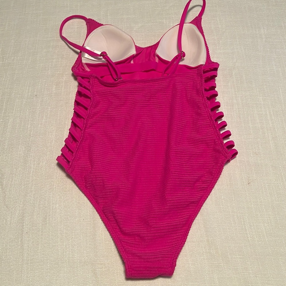 NEW. Size small - Picture 2 of 2